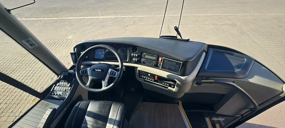 bus-cockpit