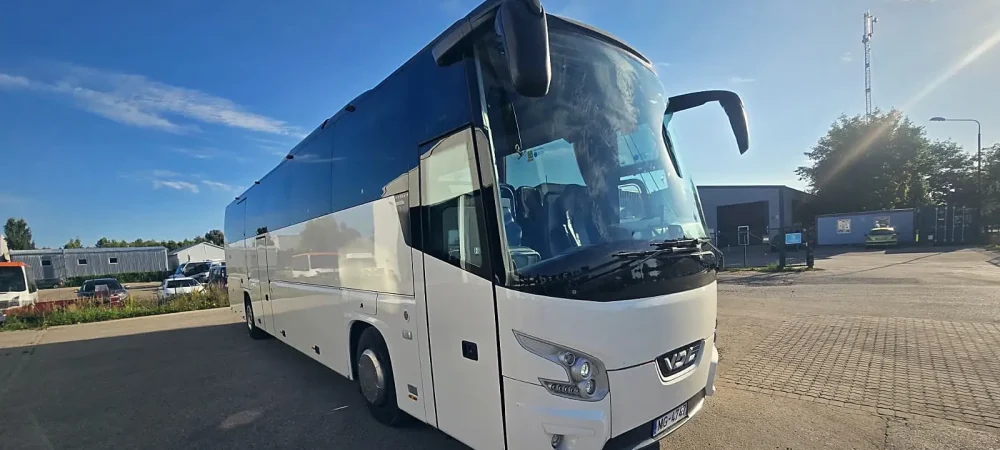 bus-front-right